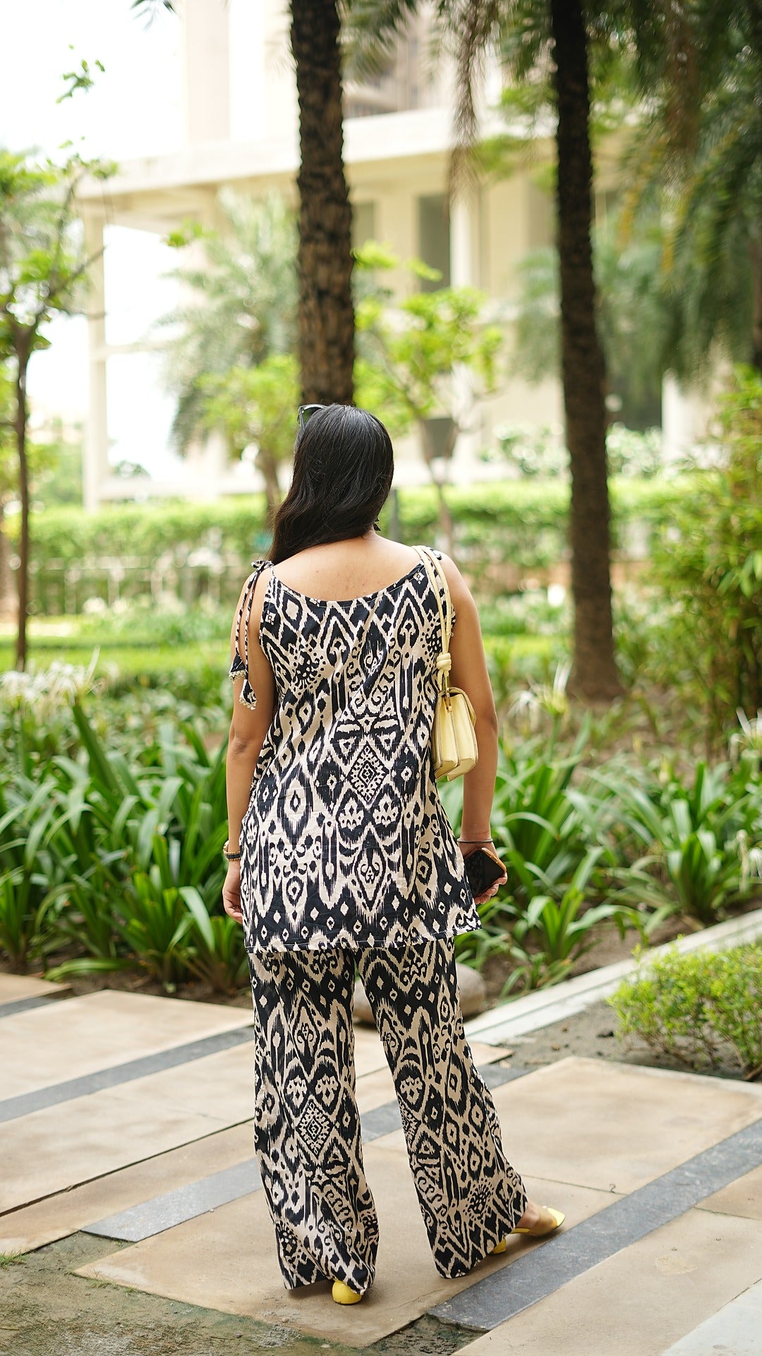 Abstract Print Strappy Cord-set