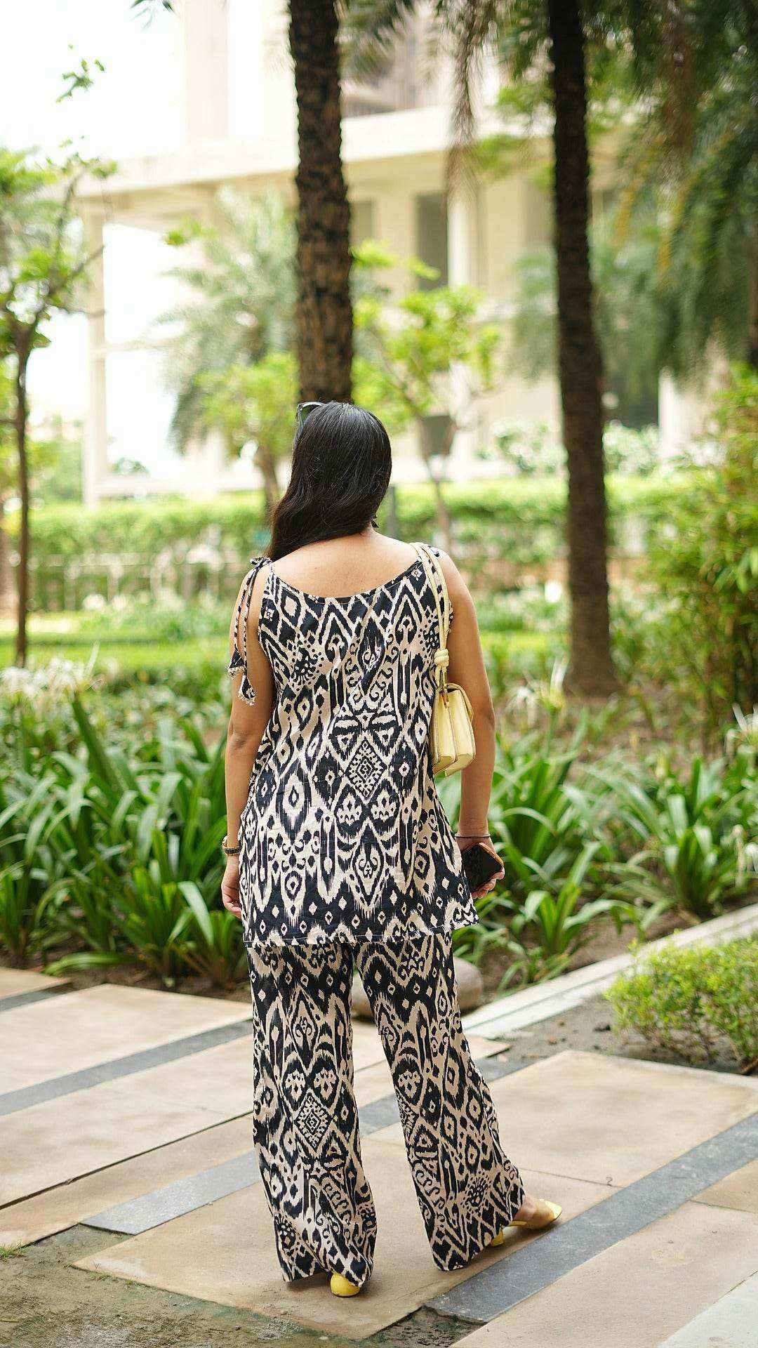 Abstract Print Strappy Cord-set