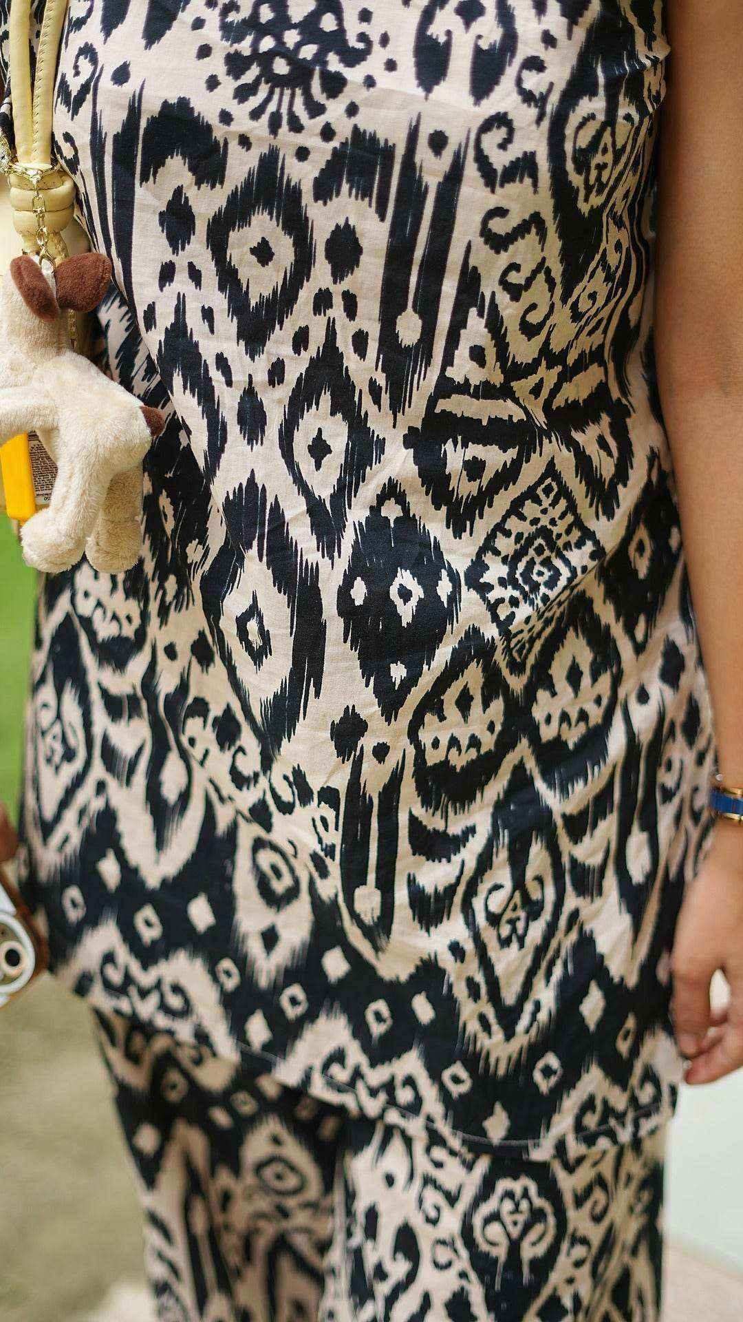 Abstract Print Strappy Cord-set